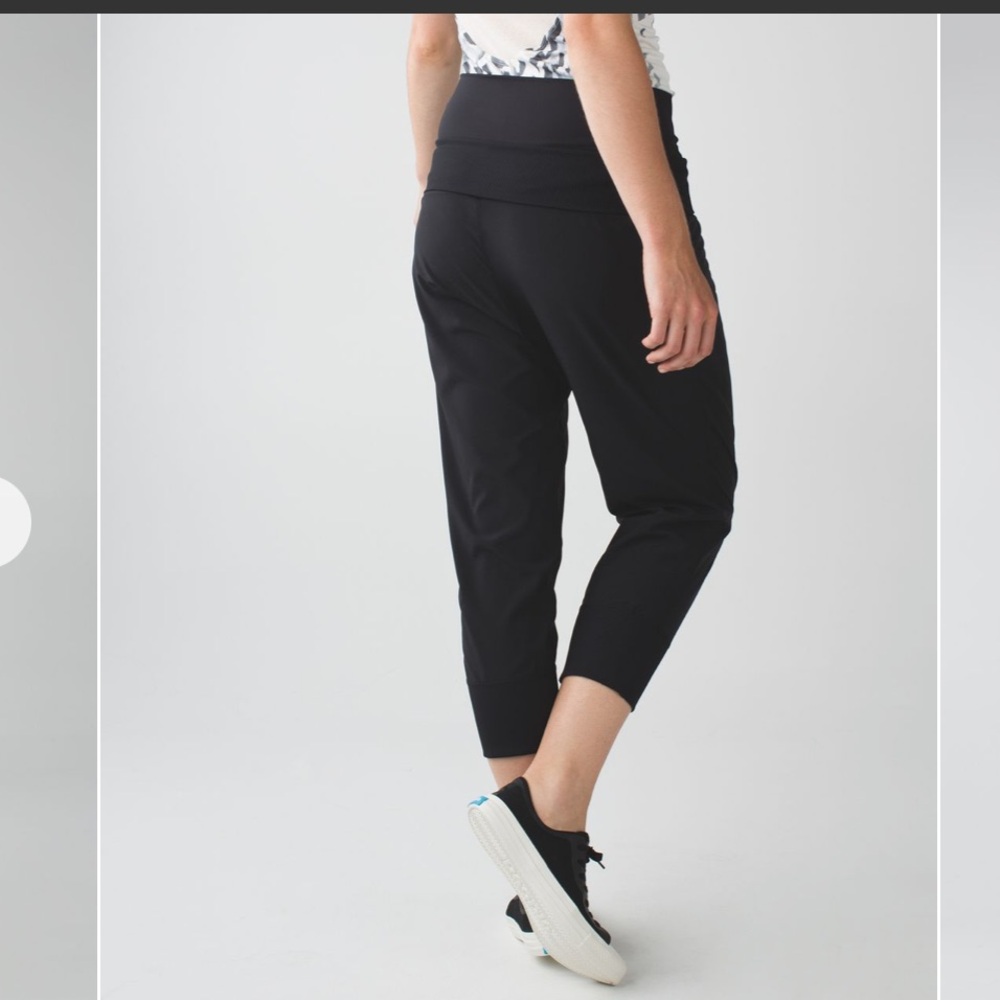 Lululemon Dance To Yoga Pant
Navy